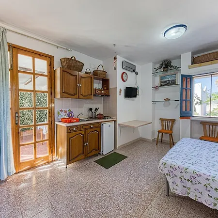Bright Studio With Seaview And Lovely Balcony * Торре-Пали