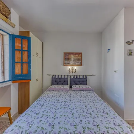 Апартаменты Bright Studio With Seaview And Lovely Balcony